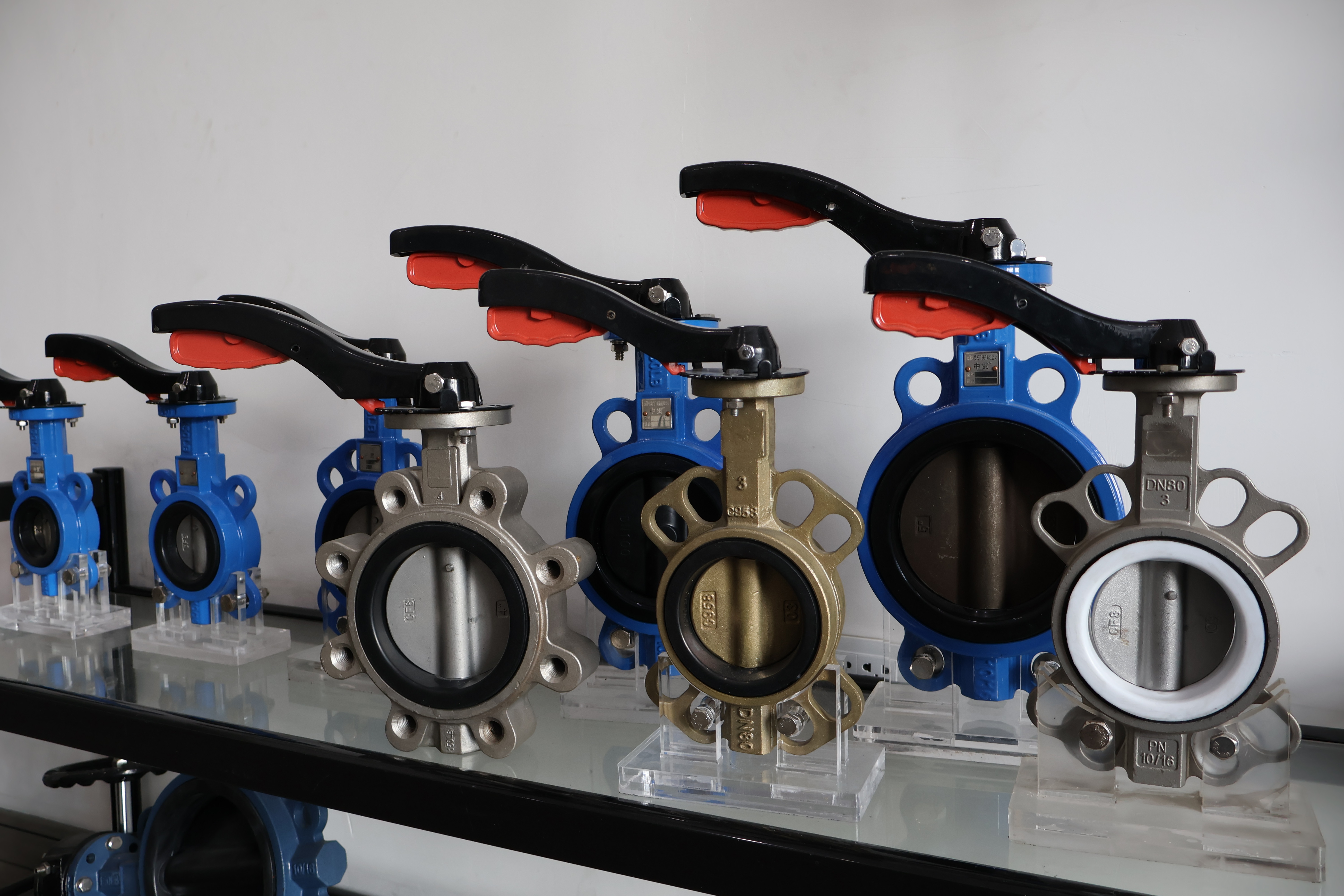 Scire debes cum Valvulae ementes: Pecuniam tuam ne consumis in tenebris!